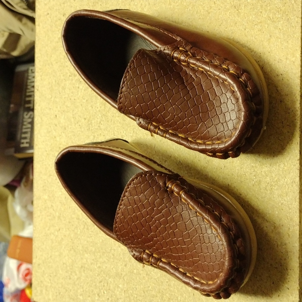 Comfortable toddler shoes leatherette